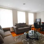 Albert Bridge Apartments